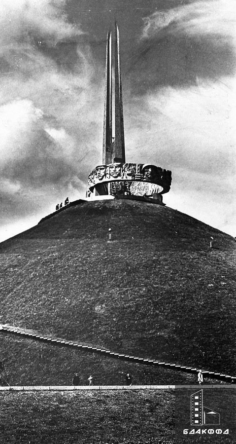Памятники